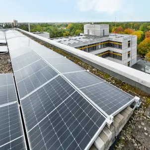 Photovoltaikanlage auf dem Krankenhausdach 2