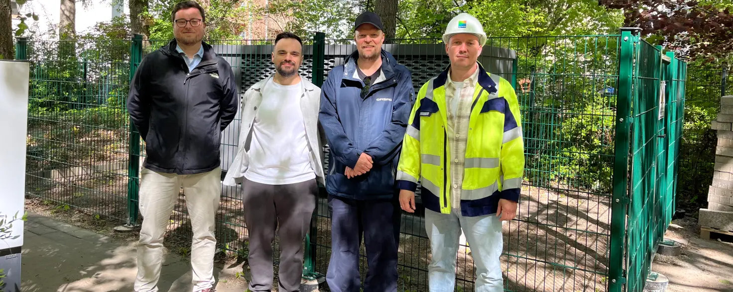 Foto von vier Personen auf der Projektbaustelle